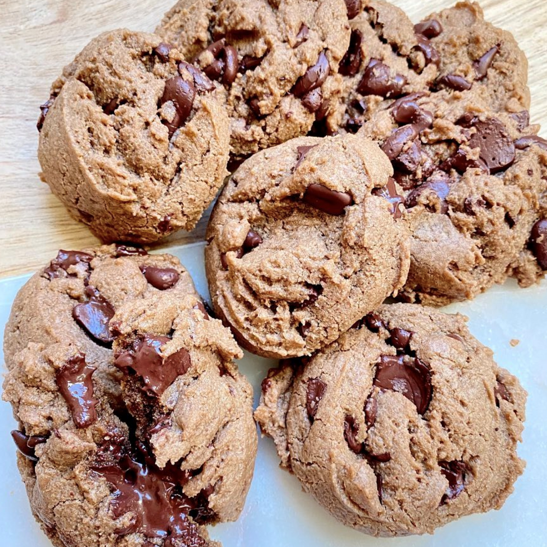 EMKAO Dark Chocolate Chip Cookies